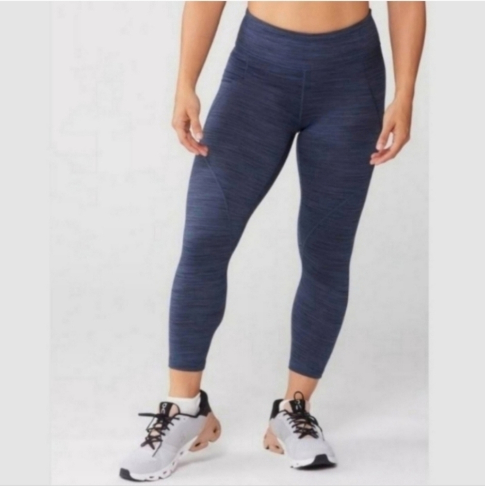 Patagonia Centered Navy Blue Striped Space Dye Printed Cropped Tight Leggings